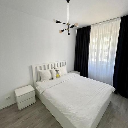 Cozy 1 Bedroom Apartment オラデア エクステリア 写真