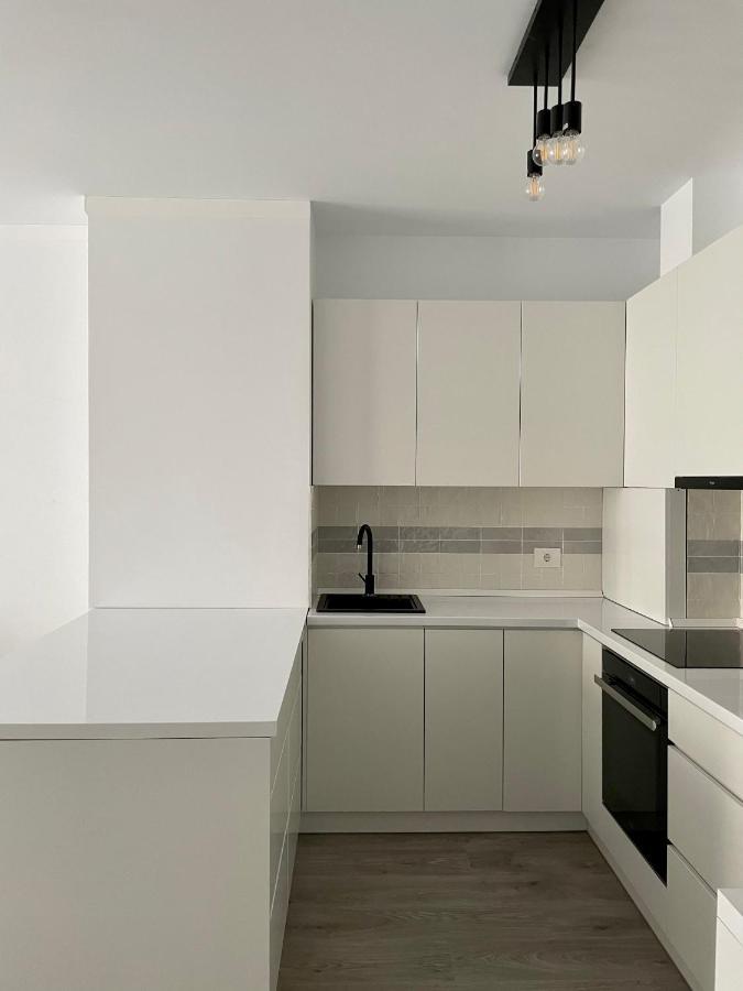 Cozy 1 Bedroom Apartment オラデア エクステリア 写真